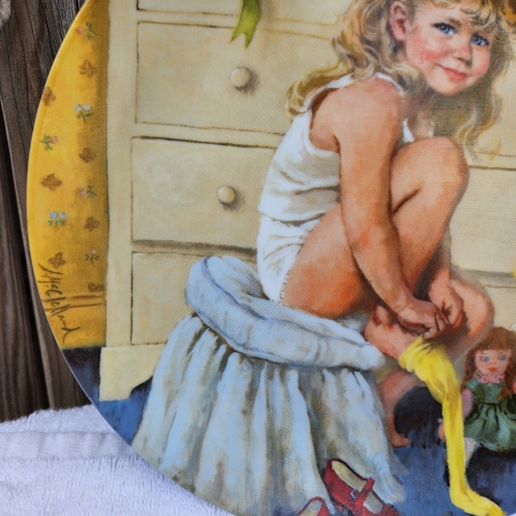 Getting Dressed Decorative Plate with Girl and Doll 1985 - Picture 5 of 15